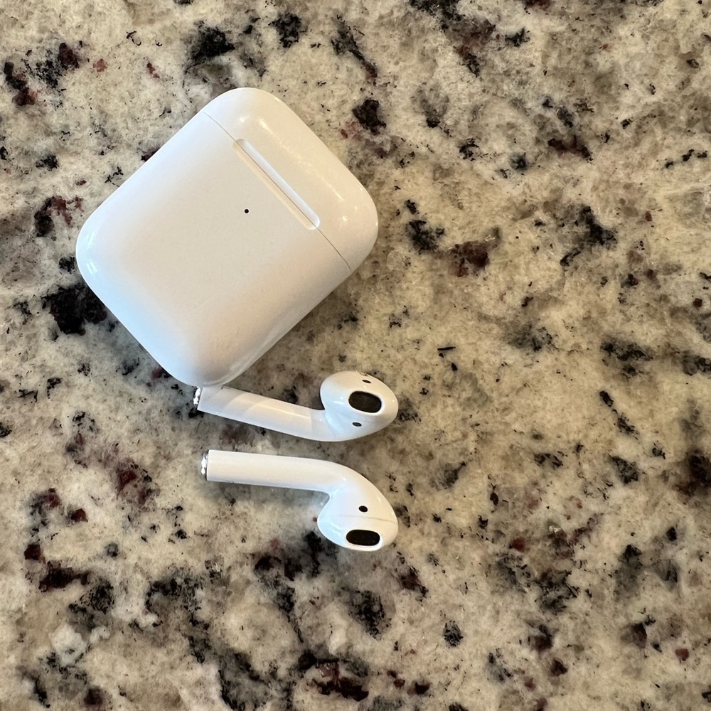 2nd gen Apple AirPods